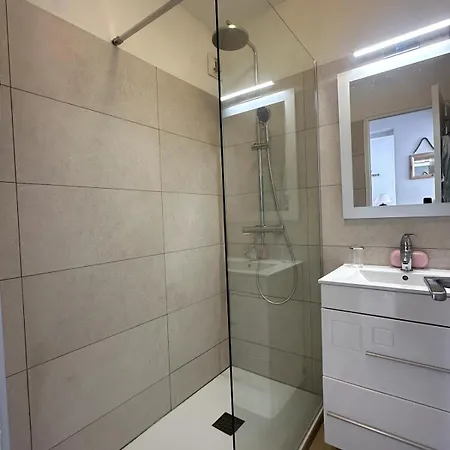 A 2 Min-sous Les Pins - Balcon - Clim - T2 Cosy *